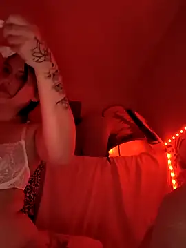 Snapshot of Linalicious chatting on 11-08-25, 04:40 Linalicious online show from 11-08-25, 04:40