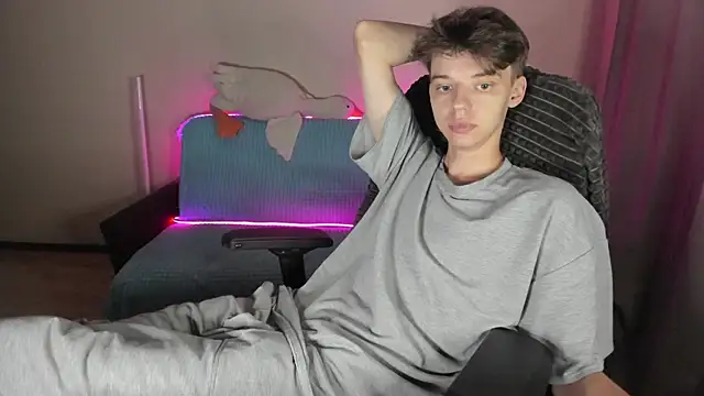 Liam sexy1 online show from 09-22-25, 04:20