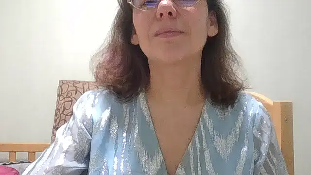 HollyJewel online show from 03-31-26, 04:18