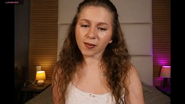 Snapshot of AliceBellamy chatting on 07-08-26, 10:36 AliceBellamy online show from 07-08-26, 10:36