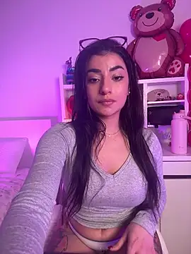 Snapshot of ZoeZayd chatting on 02-17-26, 09:10 ZoeZayd online show from 02-17-26, 09:10