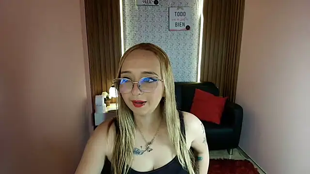 Liaroberts1 online show from 06-22-26, 01:30