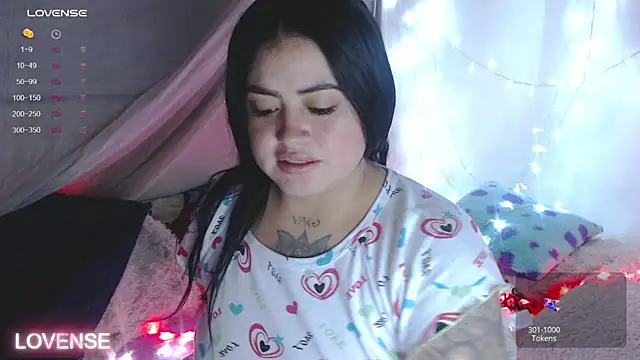 Snapshot of PamelaDoouce chatting on 01-02-25, 10:48 PamelaDoouce online show from 01-02-25, 10:48