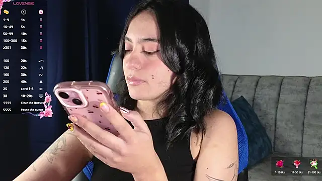 Snapshot of ZaraDames_ chatting on 06-19-26, 04:06 ZaraDames online show from 06-19-26, 04:06