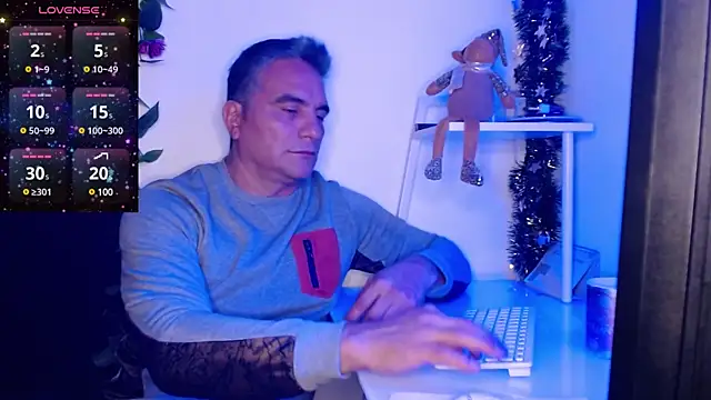 Snapshot of golden_punisher chatting on 12-05-24, 05:15 golden punisher online show from 12-05-24, 05:15