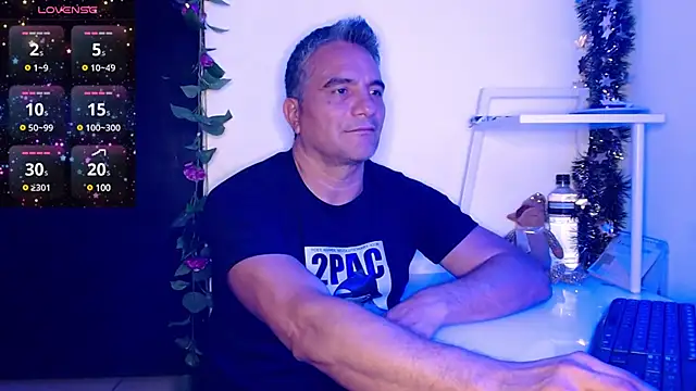 Snapshot of golden_punisher chatting on 12-08-24, 05:50 golden punisher online show from 12-08-24, 05:50