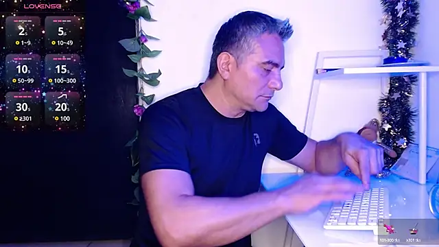 Snapshot of golden_punisher chatting on 12-11-24, 05:10 golden punisher online show from 12-11-24, 05:10