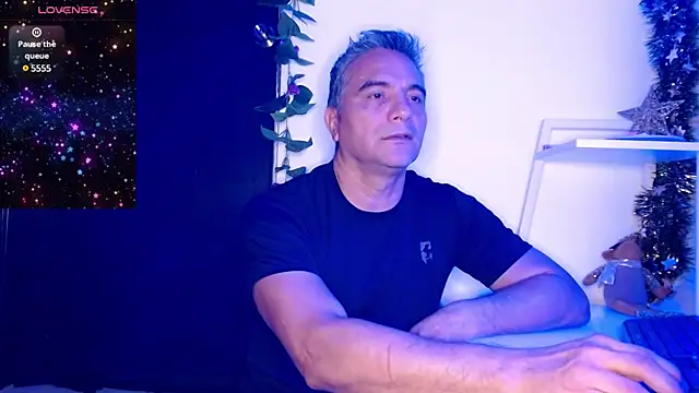 Snapshot of golden_punisher chatting on 12-21-24, 05:36 golden punisher online show from 12-21-24, 05:36