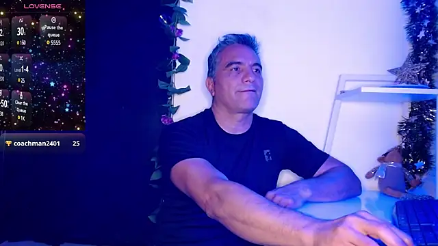 Snapshot of golden_punisher chatting on 12-21-24, 08:39 golden punisher online show from 12-21-24, 08:39