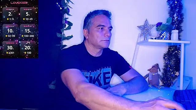 Snapshot of golden_punisher chatting on 12-31-24, 05:55 golden punisher online show from 12-31-24, 05:55