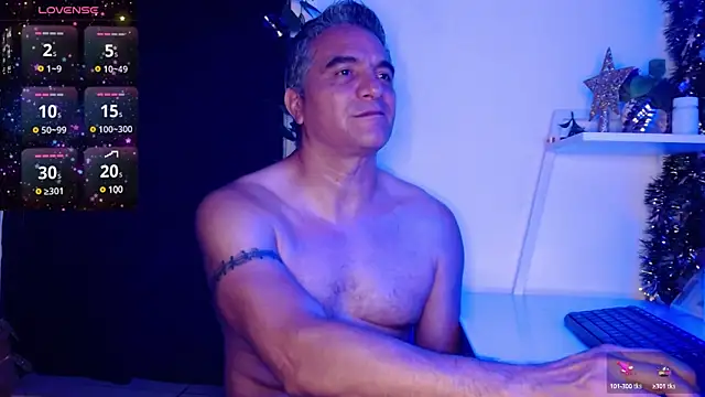 Snapshot of golden_punisher chatting on 01-07-25, 08:24 golden punisher online show from 01-07-25, 08:24