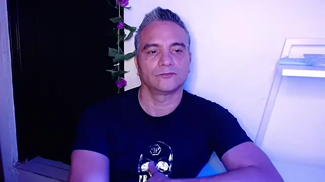 Snapshot of golden_punisher chatting on 01-09-25, 08:34 golden punisher online show from 01-09-25, 08:34