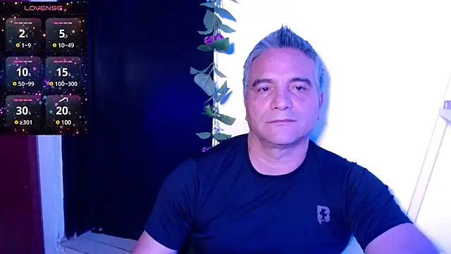 Snapshot of golden_punisher chatting on 01-23-25, 08:25 golden punisher online show from 01-23-25, 08:25