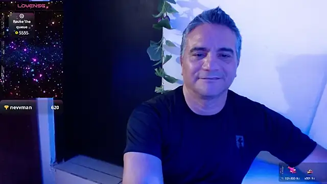 Snapshot of golden_punisher chatting on 01-25-25, 08:42 golden punisher online show from 01-25-25, 08:42