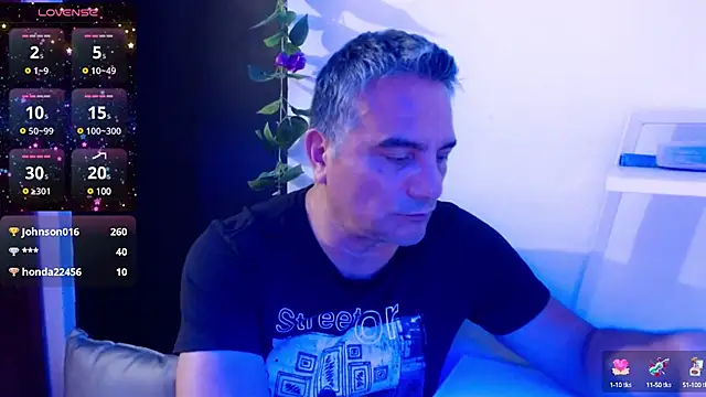 Snapshot of golden_punisher chatting on 01-26-25, 08:36 golden punisher online show from 01-26-25, 08:36