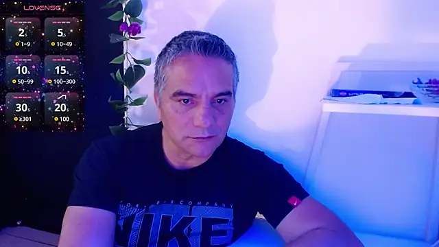 Snapshot of golden_punisher chatting on 01-28-25, 05:00 golden punisher online show from 01-28-25, 05:00