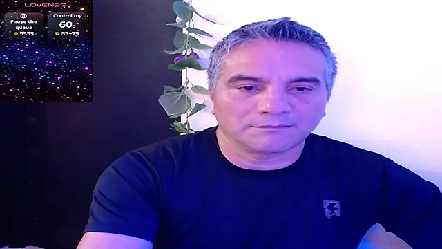 Snapshot of golden_punisher chatting on 01-29-25, 06:54 golden punisher online show from 01-29-25, 06:54