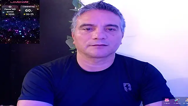 Snapshot of golden_punisher chatting on 01-29-25, 09:55 golden punisher online show from 01-29-25, 09:55