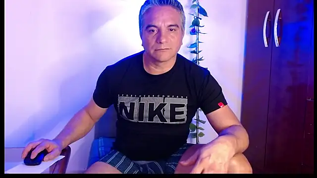 Snapshot of golden_punisher chatting on 02-07-25, 08:22 golden punisher online show from 02-07-25, 08:22