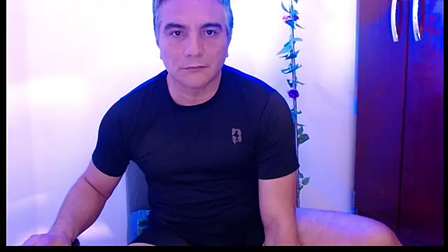 Snapshot of golden_punisher chatting on 02-22-25, 04:29 golden punisher online show from 02-22-25, 04:29