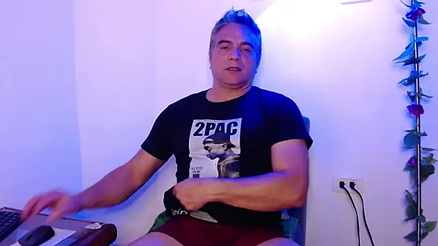 Snapshot of golden_punisher chatting on 02-23-25, 04:50 golden punisher online show from 02-23-25, 04:50