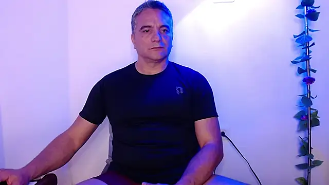 Snapshot of golden_punisher chatting on 03-09-25, 04:05 golden punisher online show from 03-09-25, 04:05