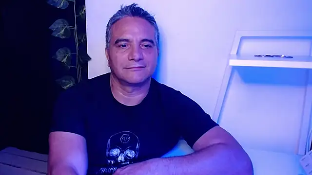 Snapshot of golden_punisher chatting on 03-11-25, 04:54 golden punisher online show from 03-11-25, 04:54