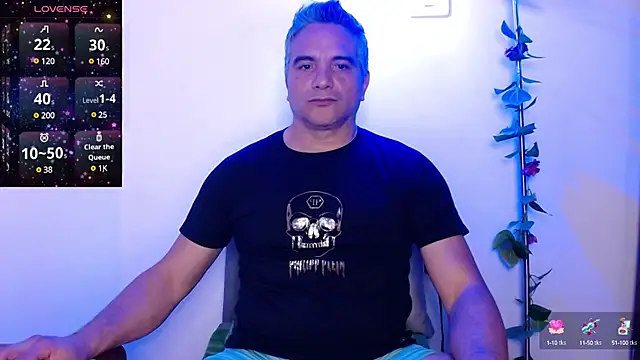 Snapshot of golden_punisher chatting on 03-21-25, 03:33 golden punisher online show from 03-21-25, 03:33