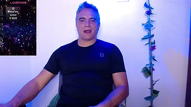 Snapshot of golden_punisher chatting on 03-22-25, 03:09 golden punisher online show from 03-22-25, 03:09