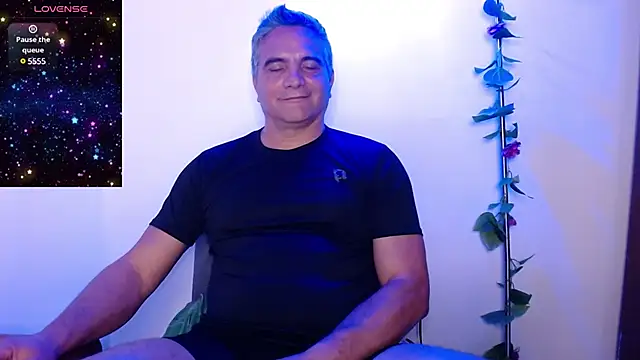 Snapshot of golden_punisher chatting on 03-22-25, 06:11 golden punisher online show from 03-22-25, 06:11