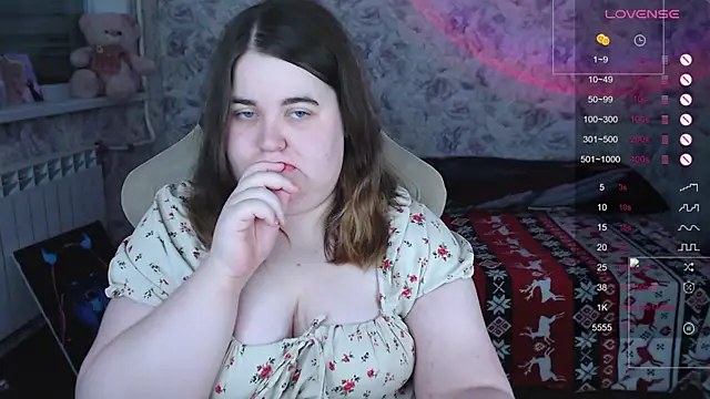 Estelle Hicks online show from 12-15-25, 06:34