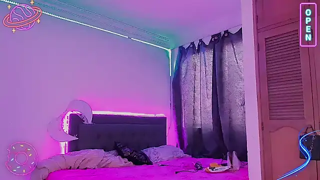 Snapshot of LittleEmmaa chatting on 12-01-24, 04:29 LittleEmmaa online show from 12-01-24, 04:29