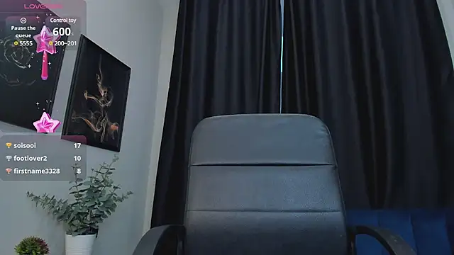 Snapshot of EvaSelin chatting on 01-14-25, 11:31 EvaSelin online show from 01-14-25, 11:31