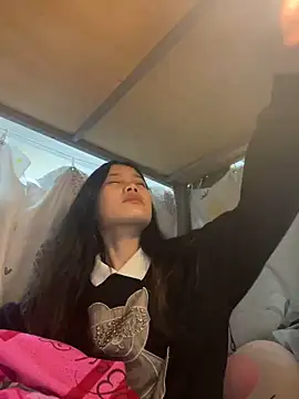 Snapshot of Be-MyMy chatting on 02-17-25, 01:32 Be-MyMy online show from 02-17-25, 01:32