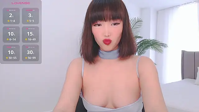 Snapshot of TumiLio chatting on 02-18-25, 12:17 TumiLio online show from 02-18-25, 12:17