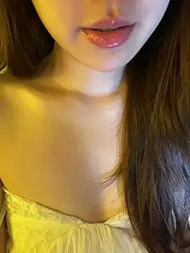 minmin2kk5 online show from 05-17-26, 06:33