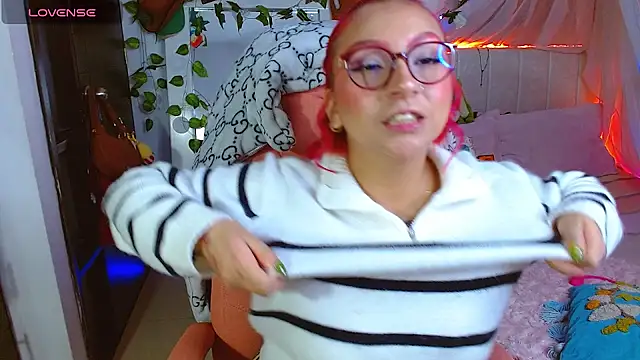 Littlerouse  online show from 04-23-26, 07:52