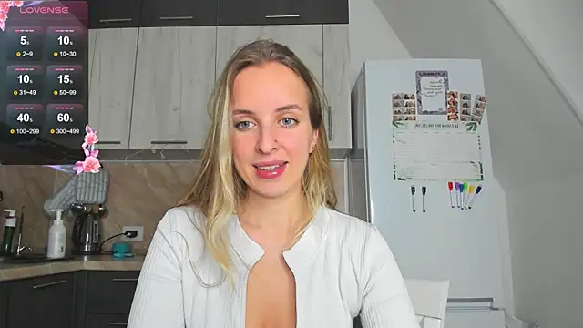 Snapshot of violet_blue_eyes chatting on 12-10-24, 01:44 violet blue eyes online show from 12-10-24, 01:44