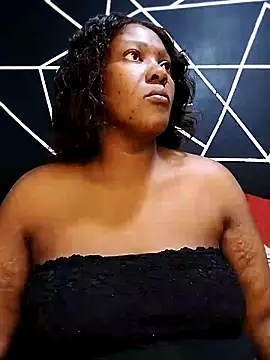 Snapshot of YummyChocolatexx2 chatting on 05-02-26, 12:43 YummyChocolatexx2 online show from 05-02-26, 12:43