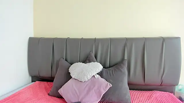 Cherllynn online show from 12-22-25, 03:20