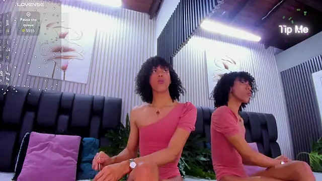 Camille Cedrik online show from 10-24-25, 08:16