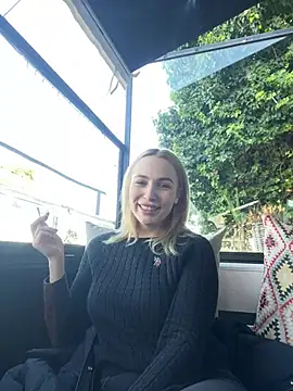 Snapshot of Evamaslow chatting on 12-22-24, 11:11 Evamaslow online show from 12-22-24, 11:11