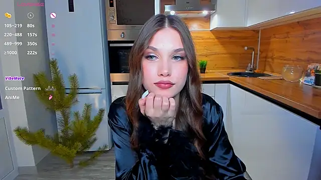  Eva Lee online show from 12-19-24, 05:08