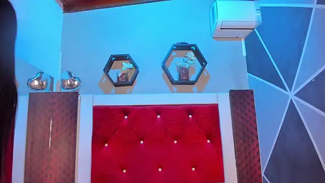 Snapshot of Karoll014 chatting on 02-10-26, 12:20 Karoll014 online show from 02-10-26, 12:20