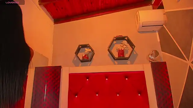 Snapshot of Karoll014 chatting on 02-24-26, 12:36 Karoll014 online show from 02-24-26, 12:36