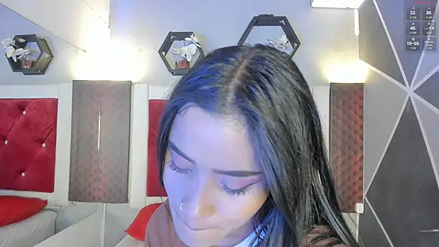 Snapshot of Karoll014 chatting on 05-26-26, 12:12 Karoll014 online show from 05-26-26, 12:12