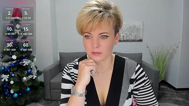 Julia Wilsone online show from 12-23-24, 07:06