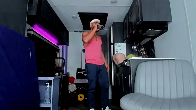 Snapshot of DirtyDrizzy chatting on 02-13-26, 01:56 DirtyDrizzy online show from 02-13-26, 01:56