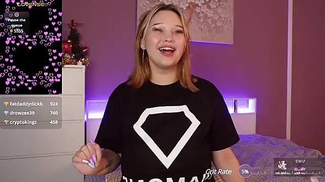 Snapshot of KarenBlair chatting on 12-18-24, 06:14 KarenBlair online show from 12-18-24, 06:14