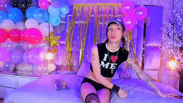 MadisonWood01 online show from 01-11-26, 08:19